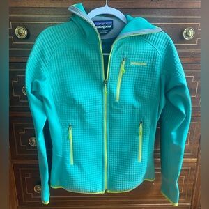 Patagonia Quilted Lightweight Aqua Jacket with Lime Zippers